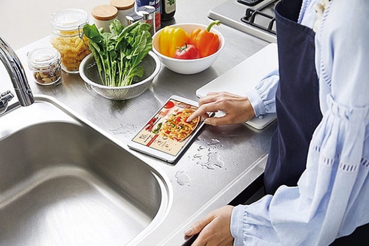 Фото - Huawei готовит планшет MediaPad M5 WaterPlay с поддержкой eSIM»