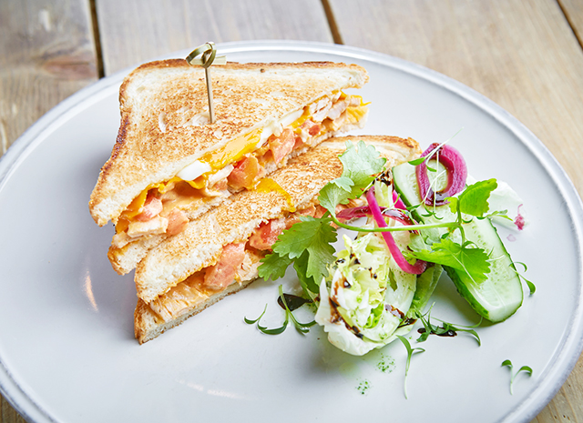 Фото - Рецепт для воскресного завтрака: сэндвич с курицей и карри