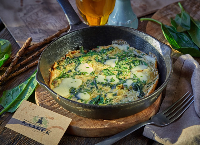 Фото - Рецепт для воскресного завтрака: омлет со шпинатом и сулугуни