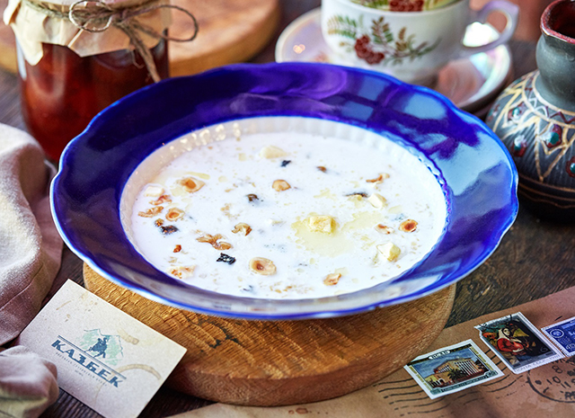 Фото - Рецепт для воскресного завтрака: овсяная каша с грецким орехом и сухофруктами