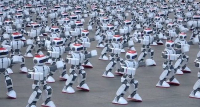 Фото - #видео | Будни книги рекордов Гиннесса: 1000 одновременно танцующих роботов