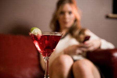 Фото - Почему женщинам стоит отказаться от алкоголя?