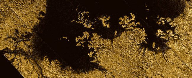 Фото - Астрономы создали полную топологическую карту одного из спутников Сатурна
