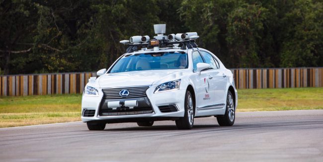 Фото - Toyota представила автомобиль-робот, в салоне которого сразу 2 водительских места