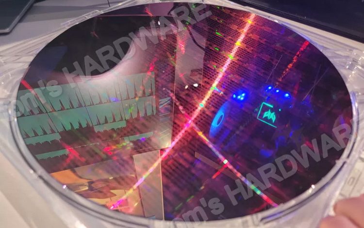 Фото - Intel показала кремниевые пластины с загадочными 34-ядерными Raptor Lake, но не сказала для чего они