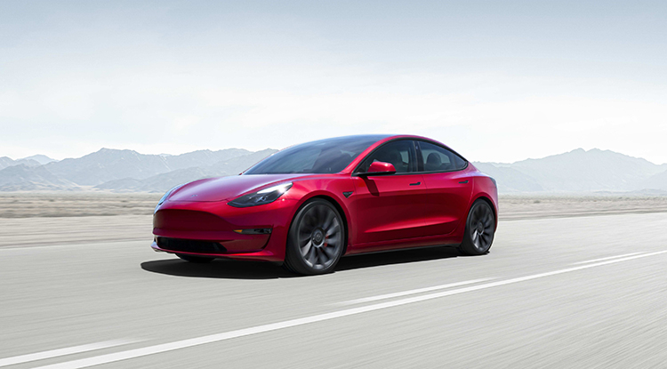 Фото - Акции Tesla упали на 50 % по сравнению с ноябрьским рекордным уровнем из-за накопившихся проблем